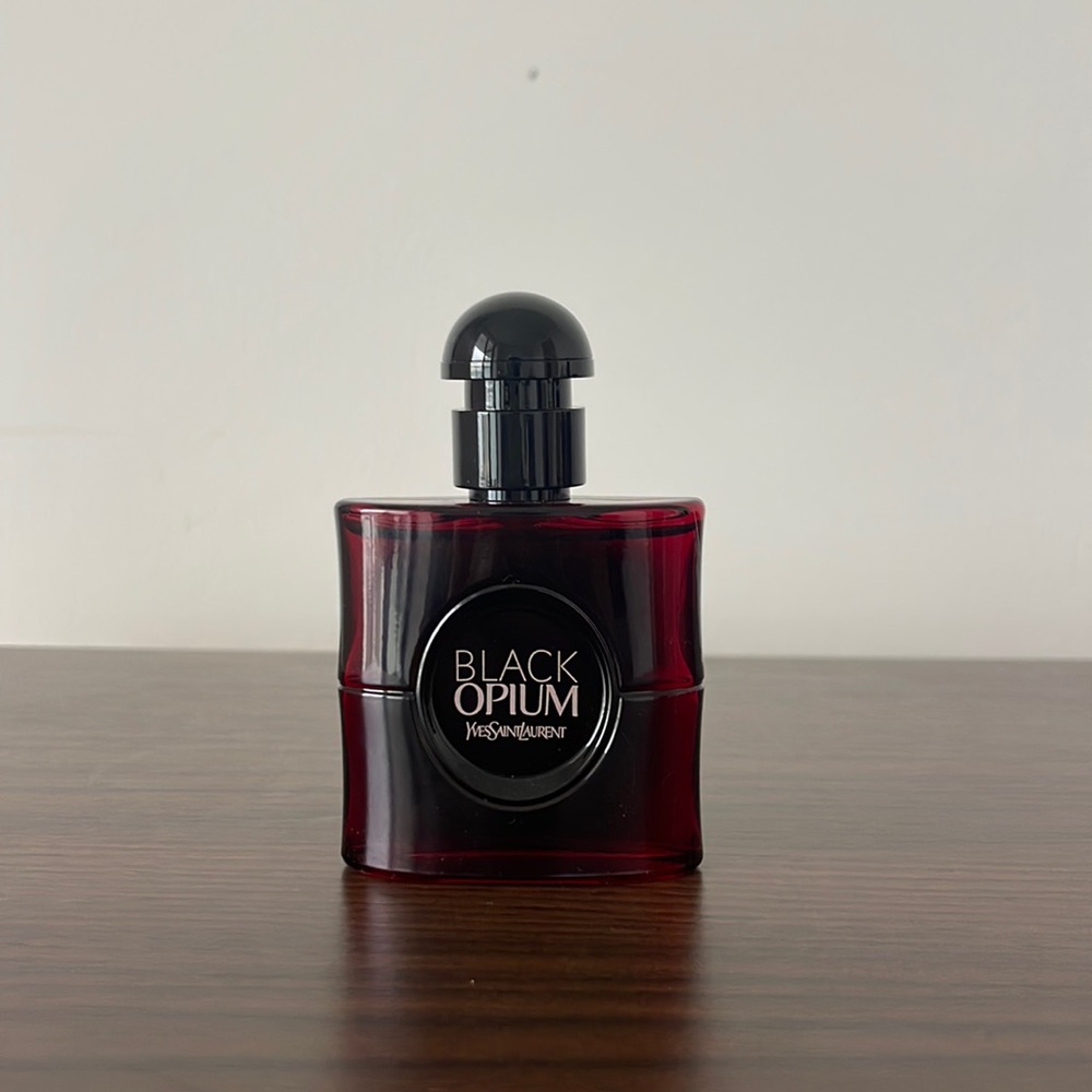 Yves Saint Laurent Black Opium Over Red